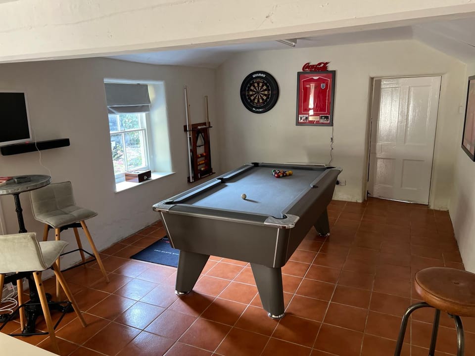 Billiard, Darts, Game Room, Evening entertainment