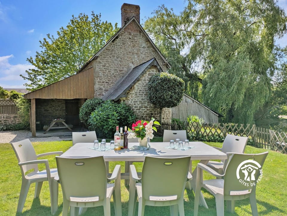 Patio, Garden, Dining area, Garden view