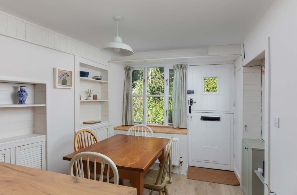 Cosy Cottage in the Mendip Hills Private Parking House in Sedgemoor