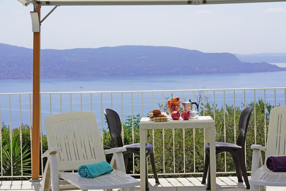 D1MORA Roccoli1 - pretty studio in villa with pool Apartment in Lake Garda
