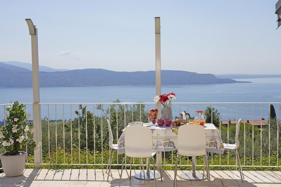D1MORA Roccoli1 - pretty studio in villa with pool Apartment in Lake Garda