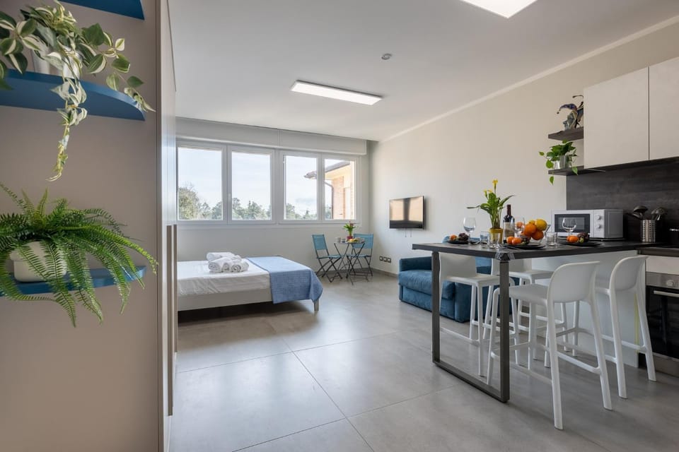 Bed, Dining area