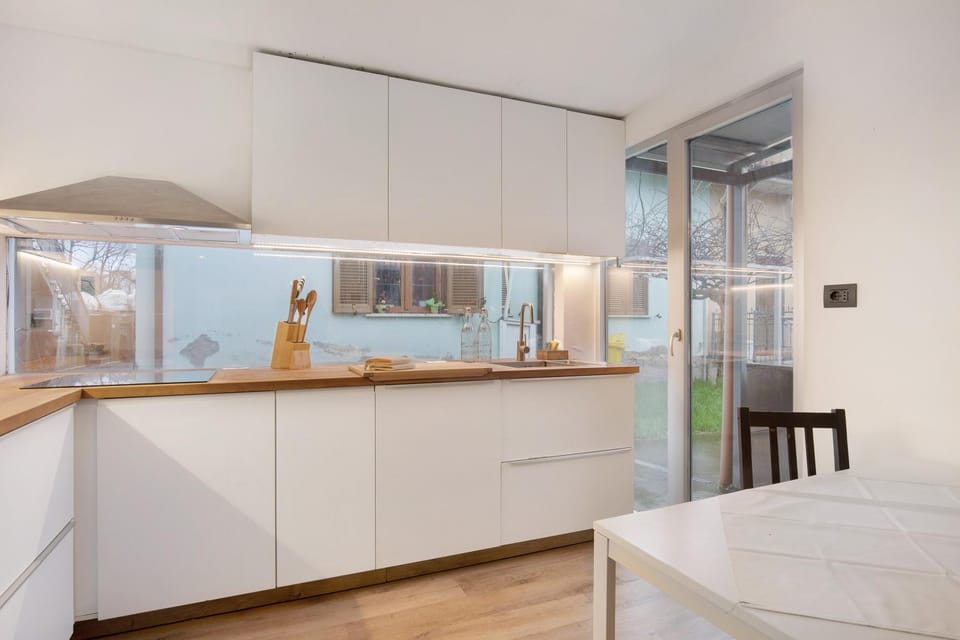 Kitchen or kitchenette, Living room