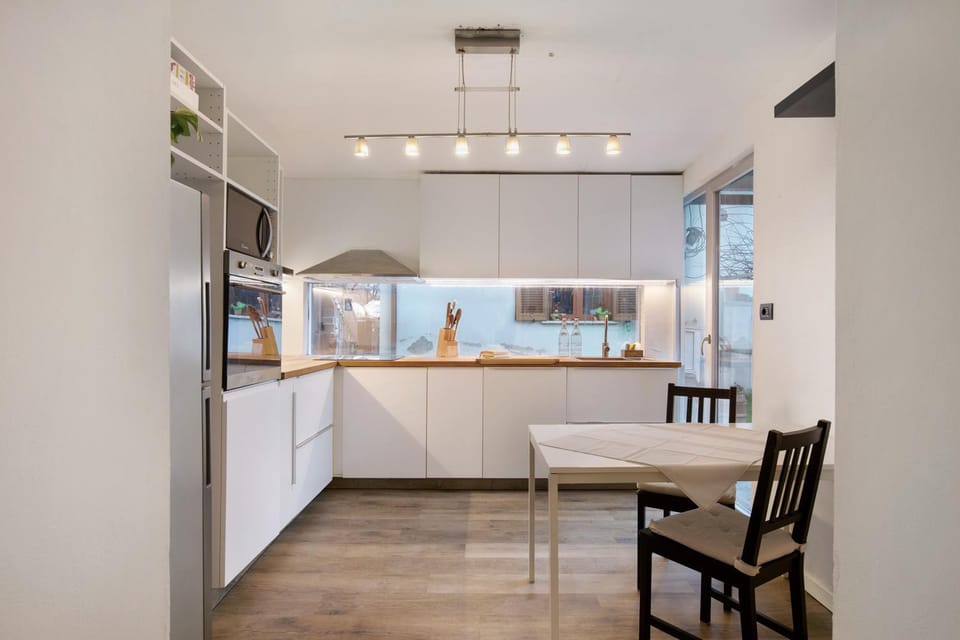Property building, Kitchen or kitchenette, Living room
