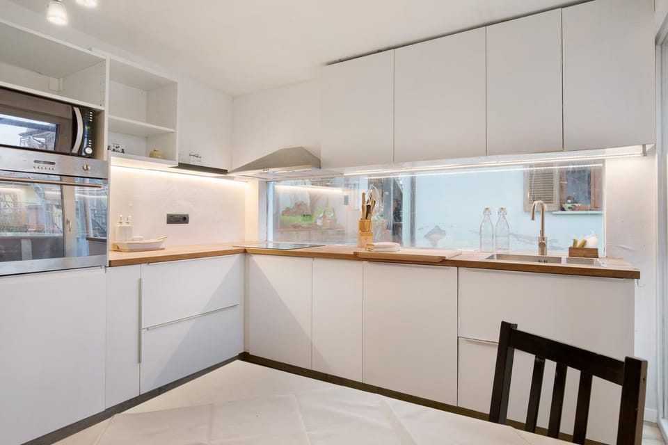Kitchen or kitchenette, Living room