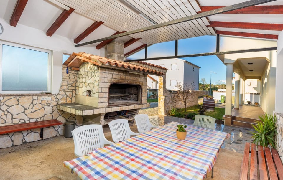 BBQ facilities, Dining area