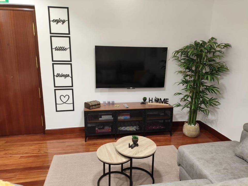TV and multimedia, Living room, Lobby or reception