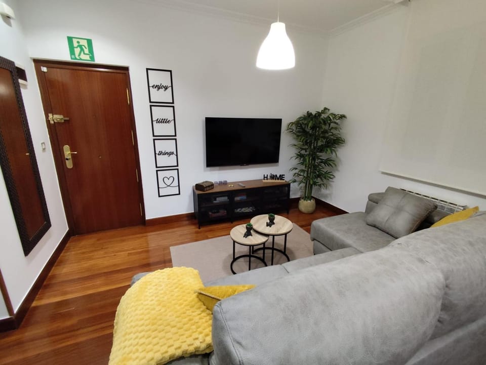 TV and multimedia, Living room, Lobby or reception