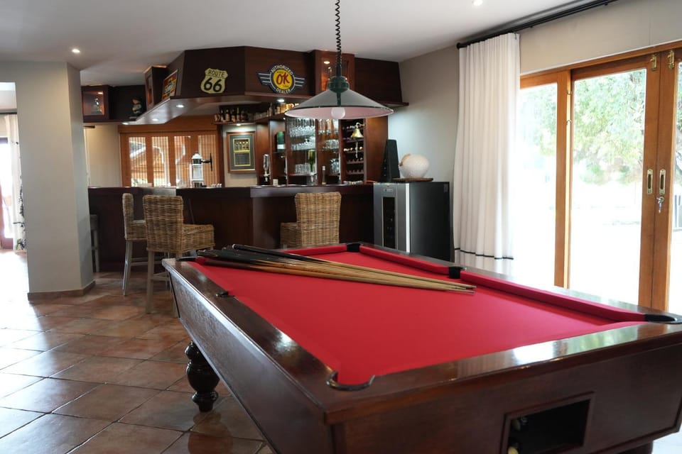 Billiard, Game Room, Lounge or bar