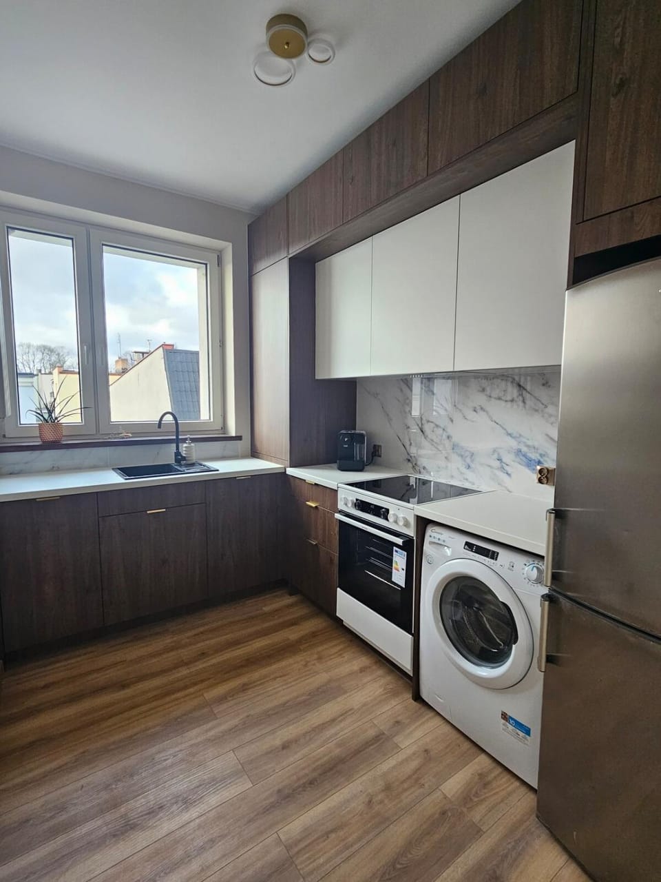 Kitchen or kitchenette, dishwasher, oven, pet friendly, stove, washing machine