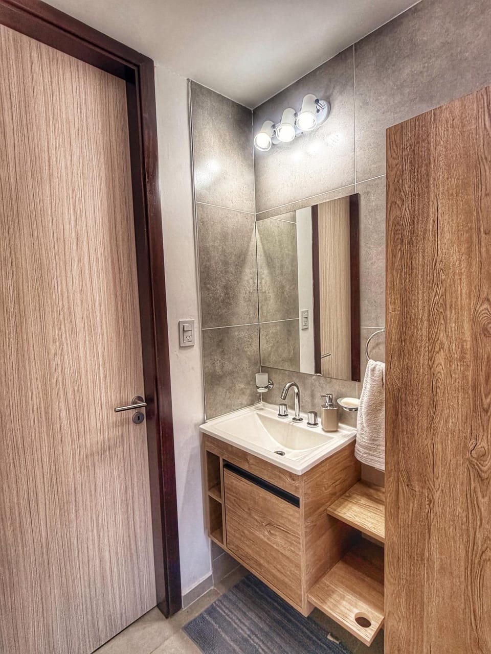 Shower, Bathroom, towels