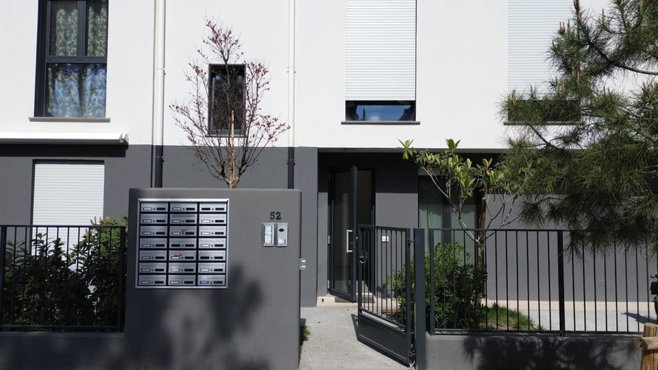 Property building, Day