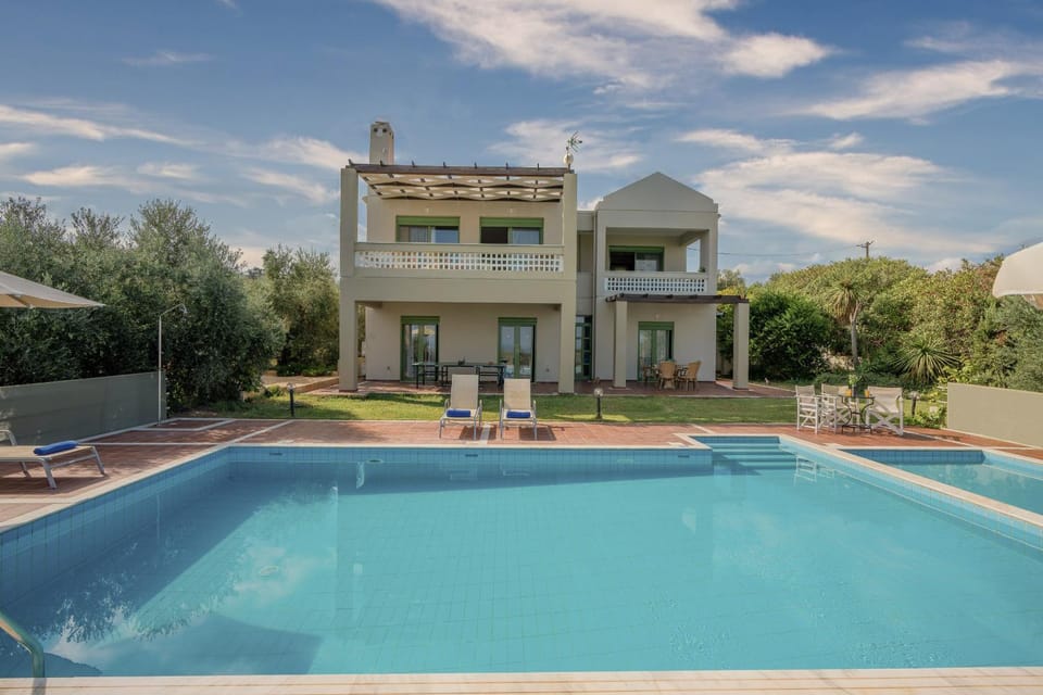 Property building, Patio, Day, Garden, Garden view, Pool view, Swimming pool, sunbed