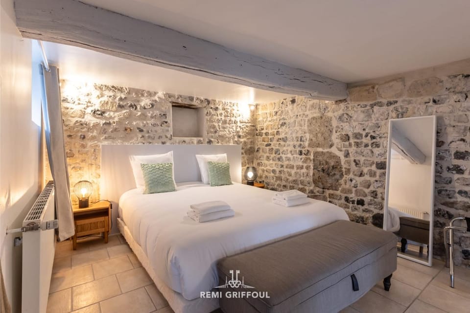 Family Stay - In the Heart of Honfleur 8 guests Private Garden House in Honfleur