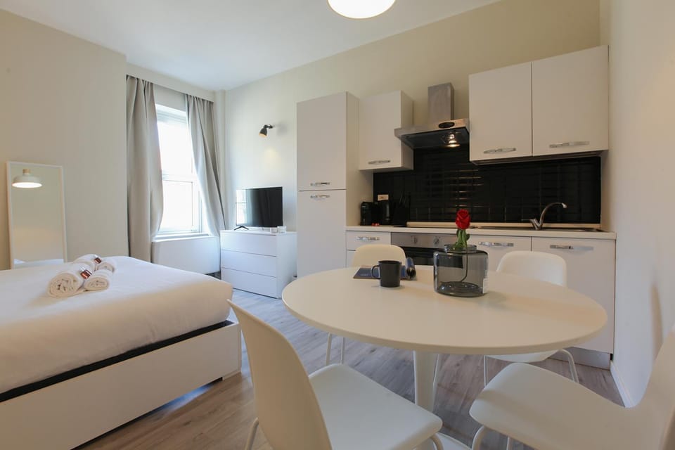 Bed, Photo of the whole room, Seating area, Dining area, Bedroom, kitchen