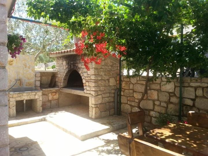Patio, BBQ facilities