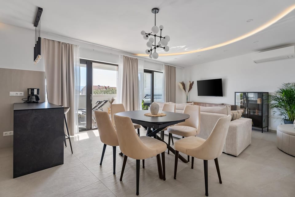 Seating area, Dining area