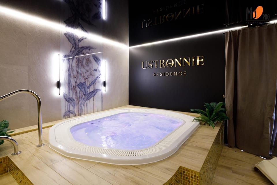 Hot Tub, Hot Tub, Spa and wellness centre/facilities
