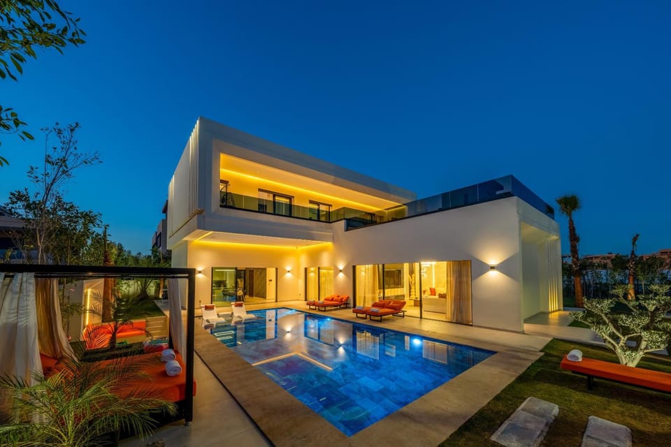 Swimming pool, sunbed