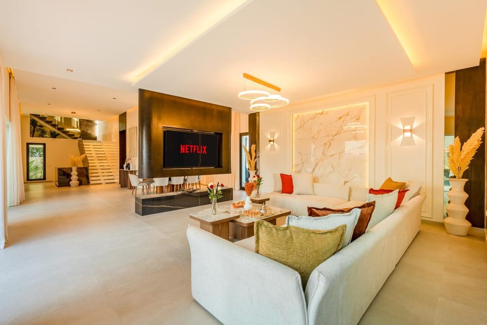Communal lounge/ TV room, Living room, Seating area, Evening entertainment