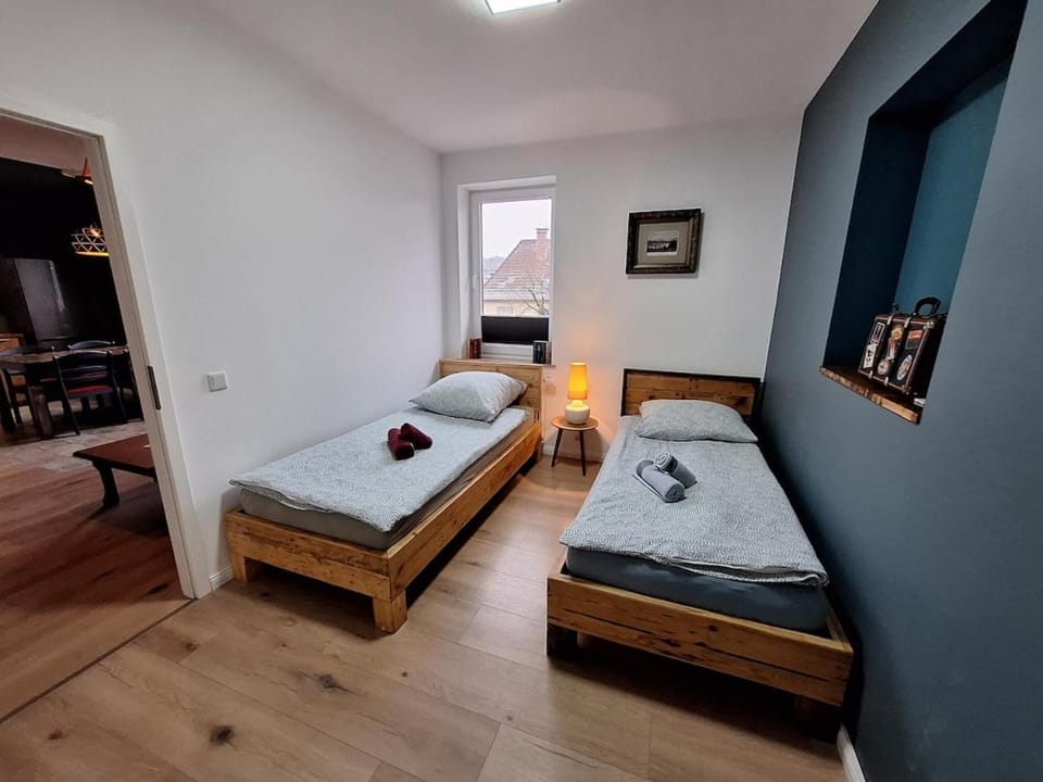 Oerlinghausen, Gesamte stilvolle Wohnung, 3 Schlafzimmer, 4 Betten Apartment in Bielefeld
