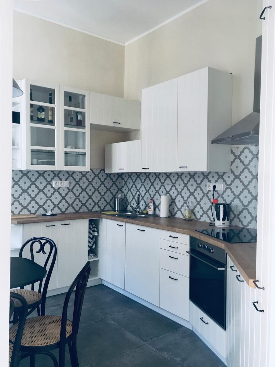 Kitchen or kitchenette, oven, stove