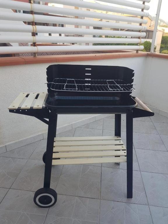 Appartamento con grande terrazza, 100 m dal mare Apartment in Scalea