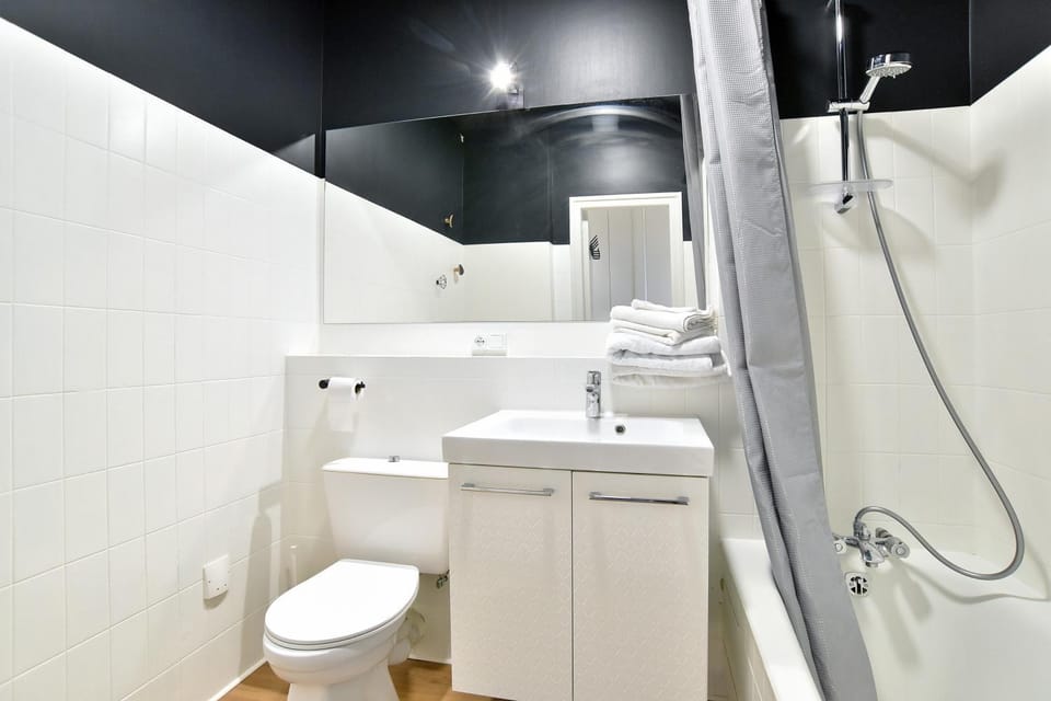Bathroom, Bath