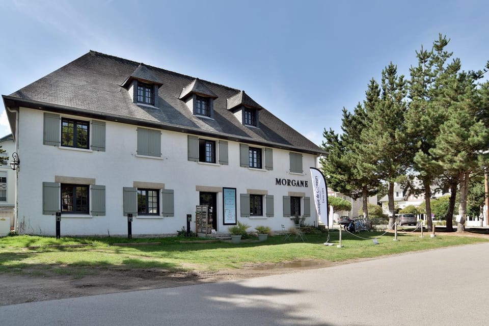 Property building, Day