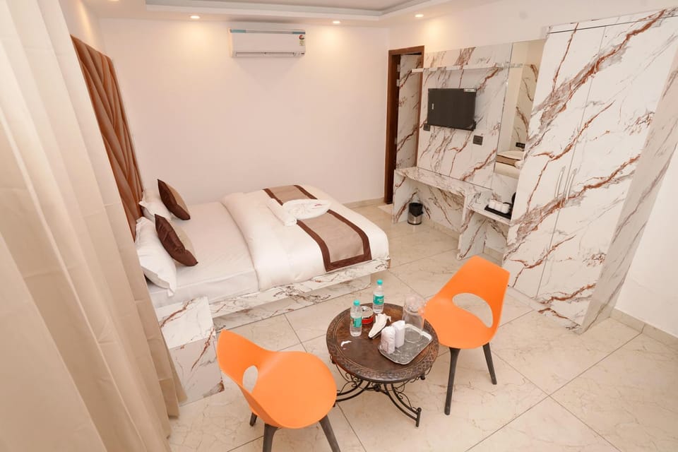 Bed, TV and multimedia, Photo of the whole room, Bedroom, air conditioner