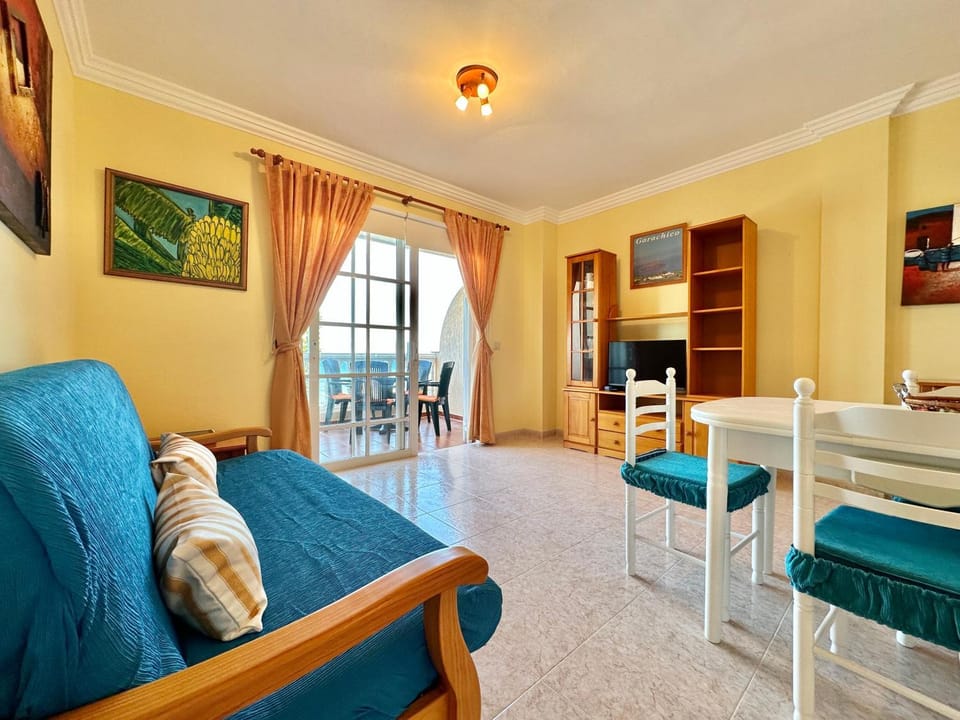 TV and multimedia, Balcony/Terrace, Living room, Seating area, Dining area