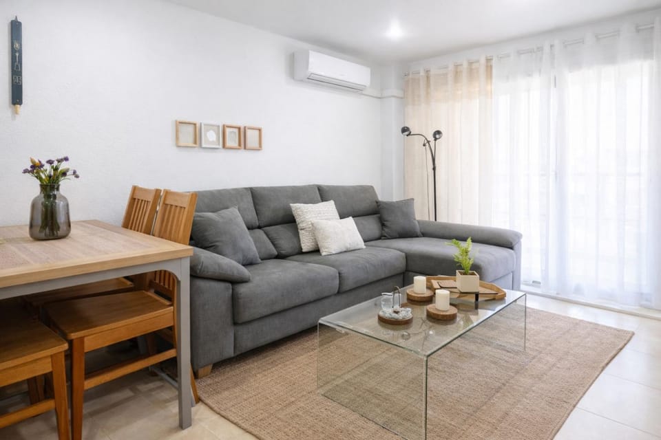 Living room, Seating area, Dining area, air conditioner