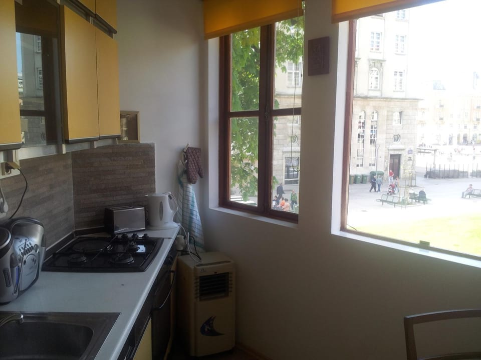 Communal kitchen, City view