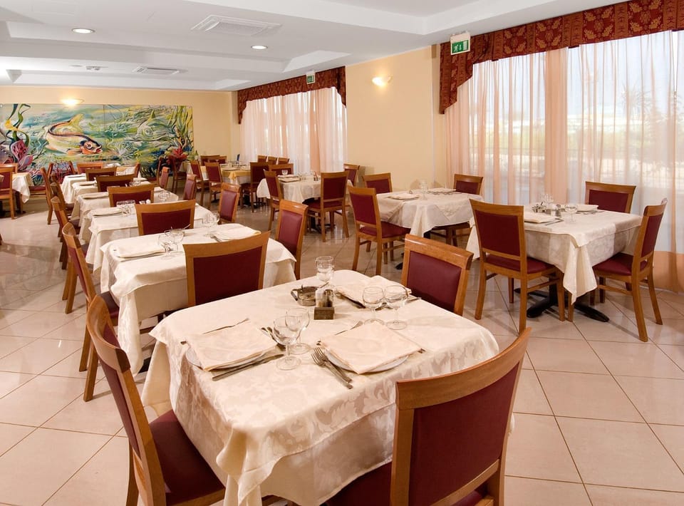 Restaurant/places to eat, Restaurant/places to eat