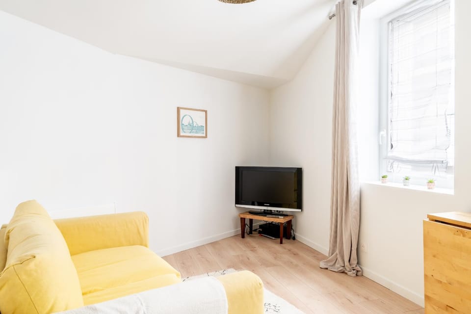 TV and multimedia, Seating area