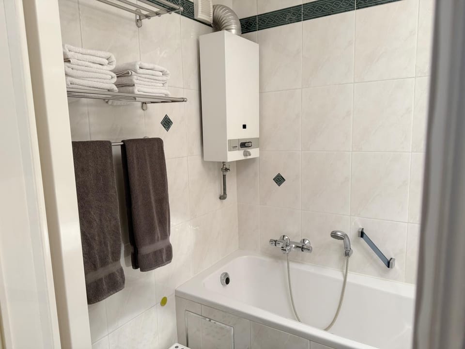 Shower, Bathroom, Bath, towels
