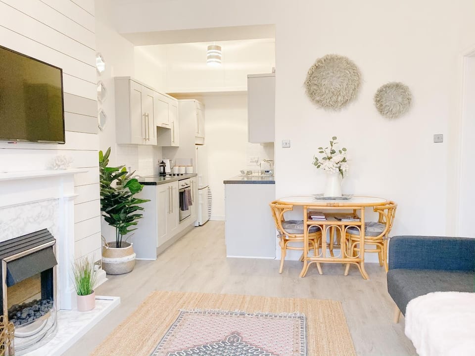 Chic flat close to Edinburgh, Airport, & Zoo Apartment in Edinburgh
