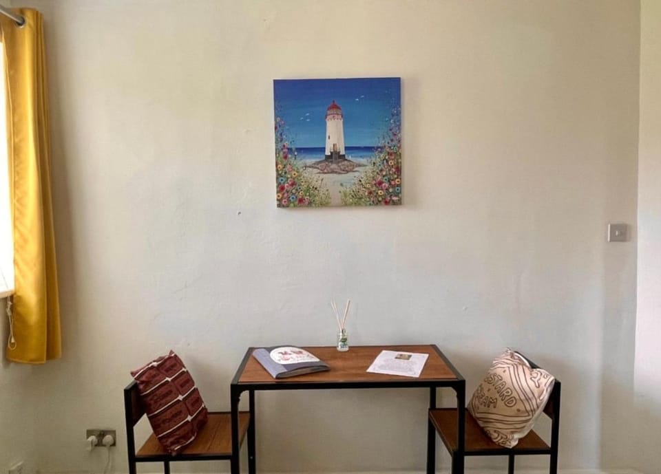 No23 - Bright & spacious 2nd floor flat - PET friendly - Noon check out Apartment in Carlisle