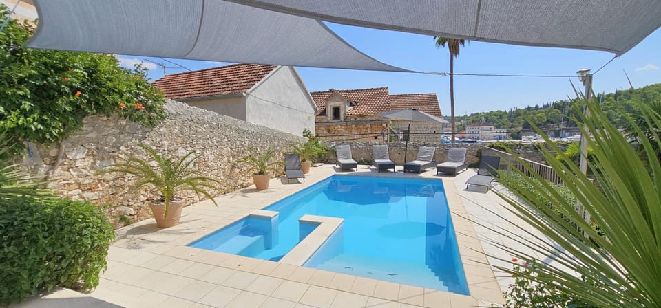 Day, Swimming pool