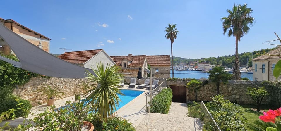 Day, Natural landscape, Garden, Swimming pool