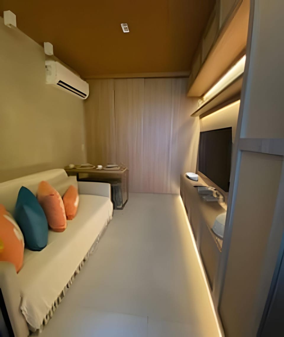 Bed, Living room