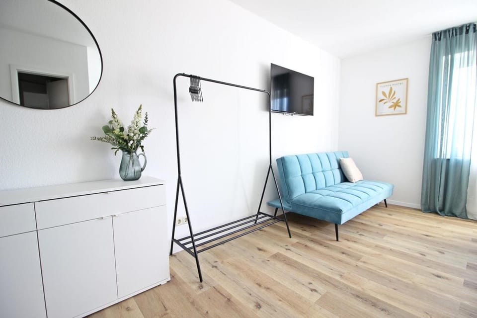 TV and multimedia, Living room, Seating area, wardrobe