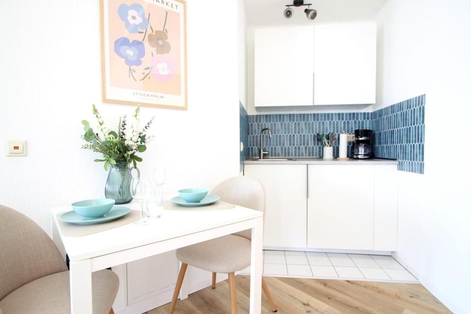 Coffee/tea facilities, Kitchen or kitchenette, Dining area, minibar