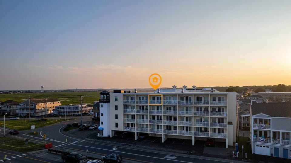 Hampton Tides-Ocean View-Top Floor With Balcony Apartment in Hampton Beach