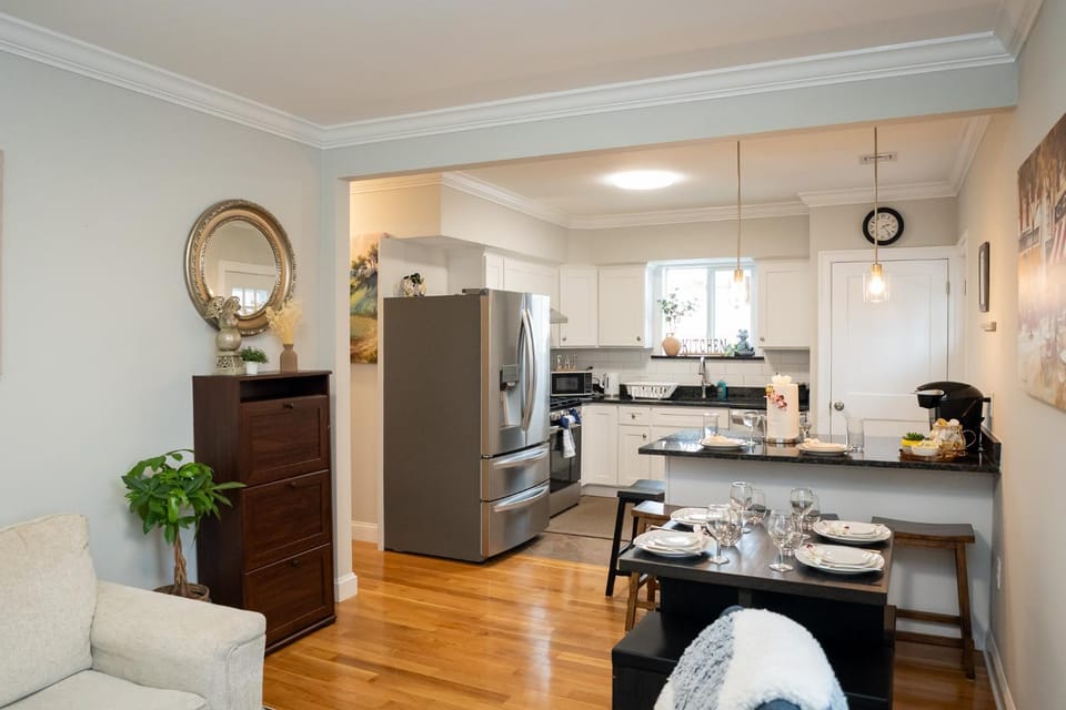 40-Newly renovated, stylish and beautiful apartment with 4br Apartment in Quincy