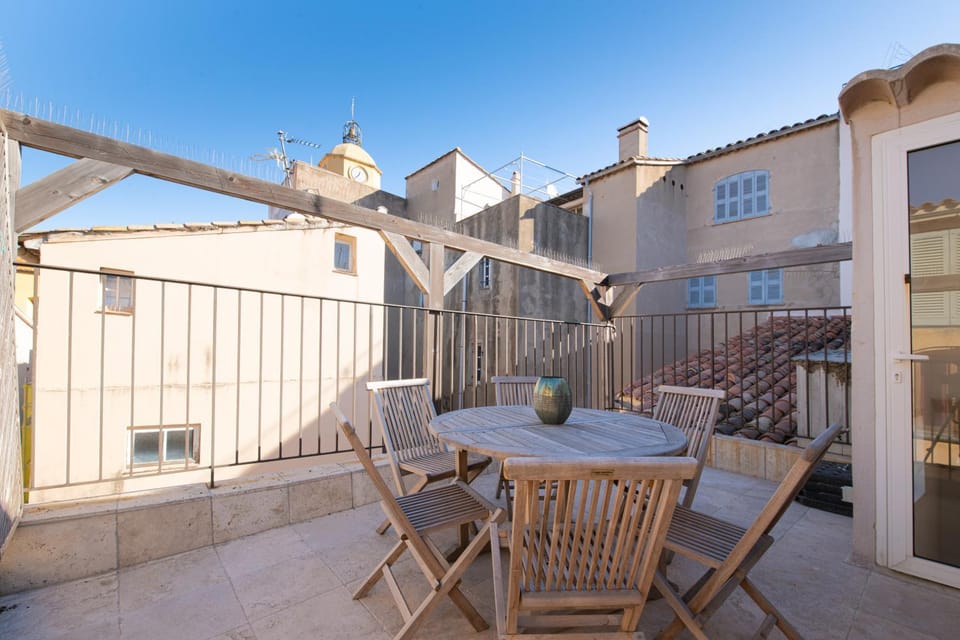 Property building, Patio, Day, View (from property/room), Balcony/Terrace, Dining area