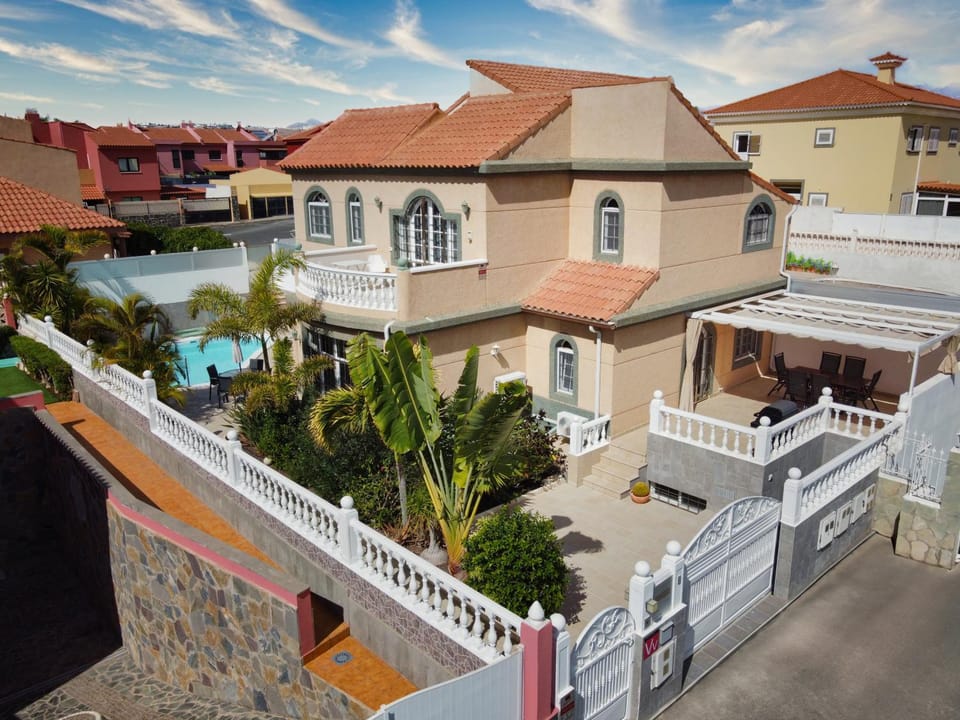 Property building, Pool view