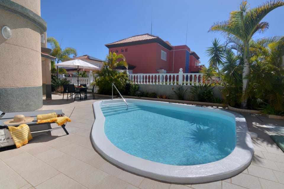 Pool view, Swimming pool, sunbed