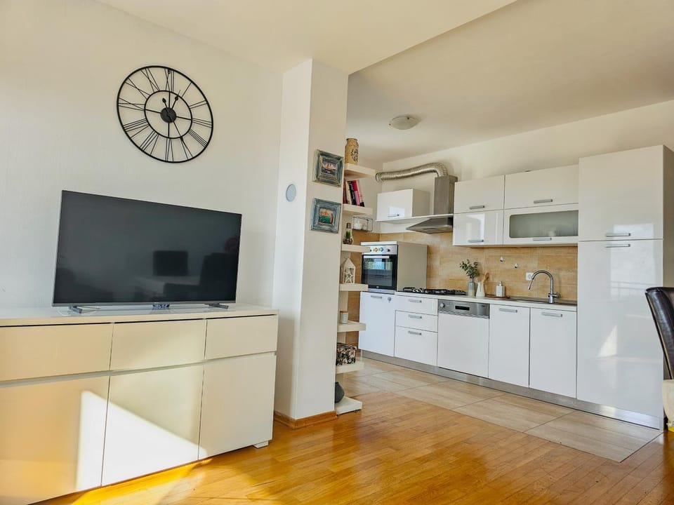 TV and multimedia, Kitchen or kitchenette