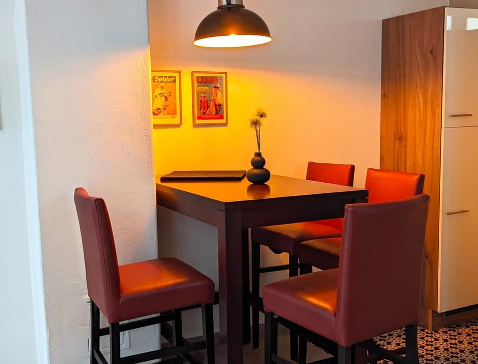 Seating area, Dining area